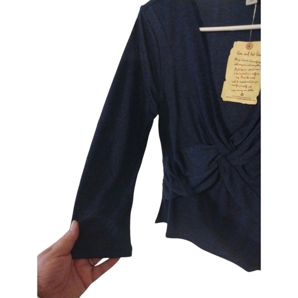 One World Navy Criss Cross V Neck Minimalist Style 3/4 Sleeved Soft NWT Top XS - Picture 5 of 10